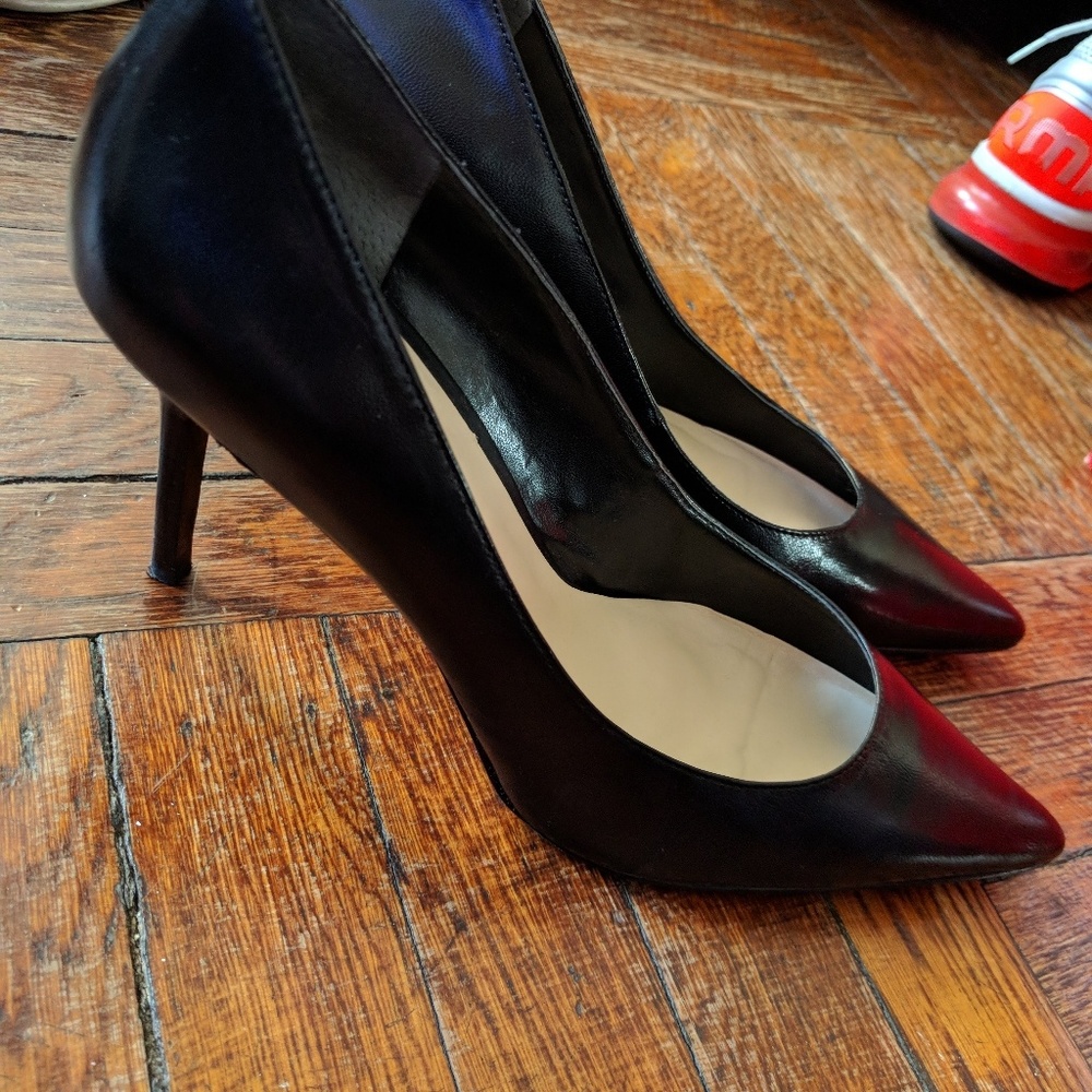 Guess - Picture 1 of 4